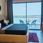 Luxurious Suite With City View With The Lockwoods