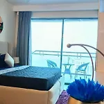 Luxurious Suite With City View With The Lockwoods