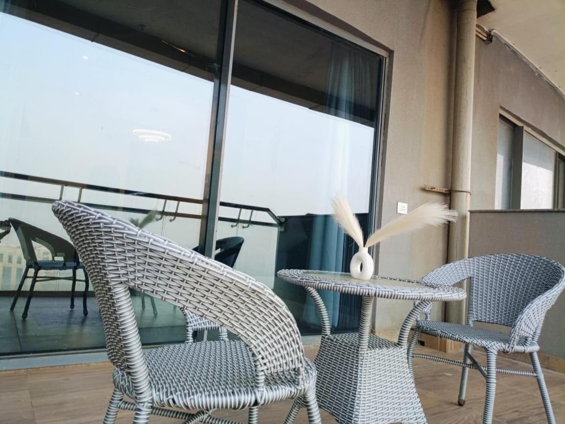 Apartment Luxurious With View With The Lockwoods New Delhi