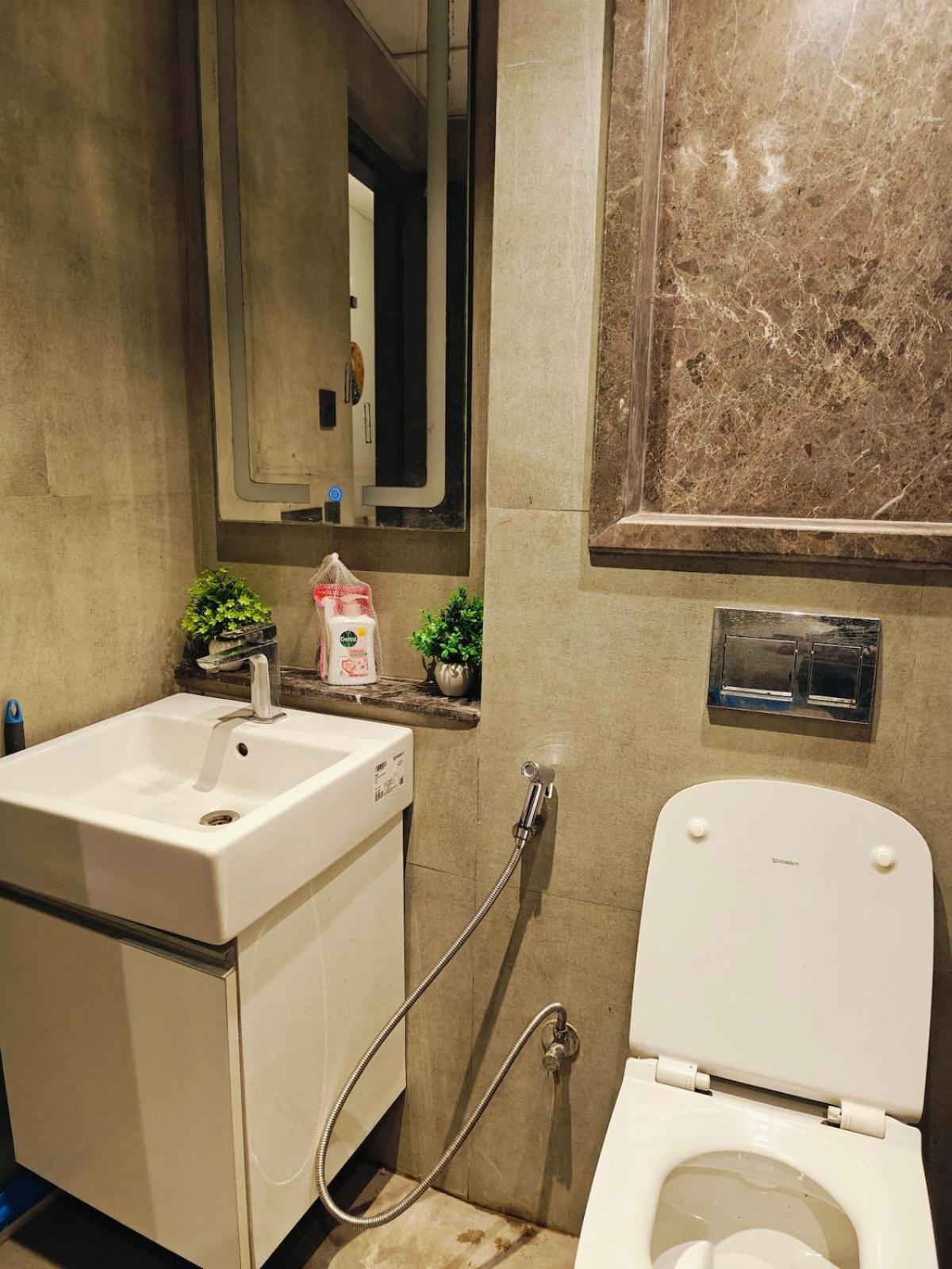 Luxurious With View With The Lockwoods * New Delhi