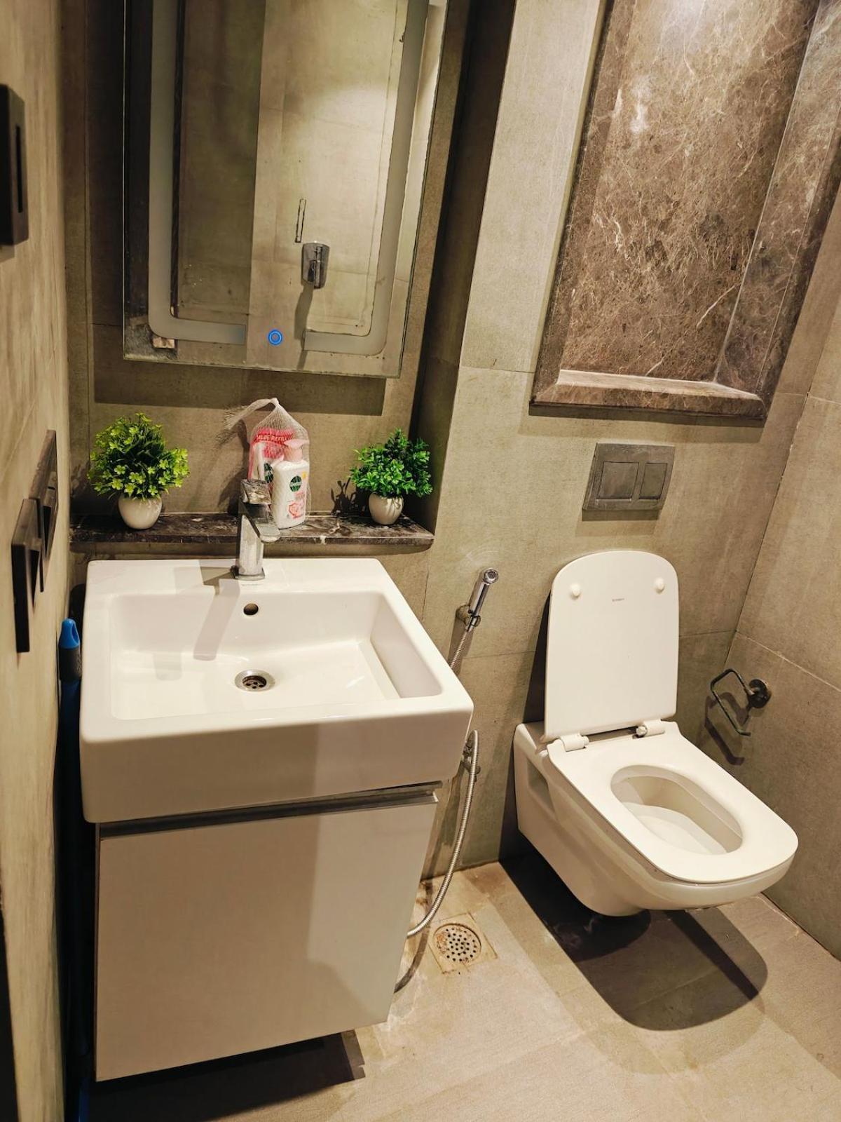 Luxurious With View With The Lockwoods Apartment